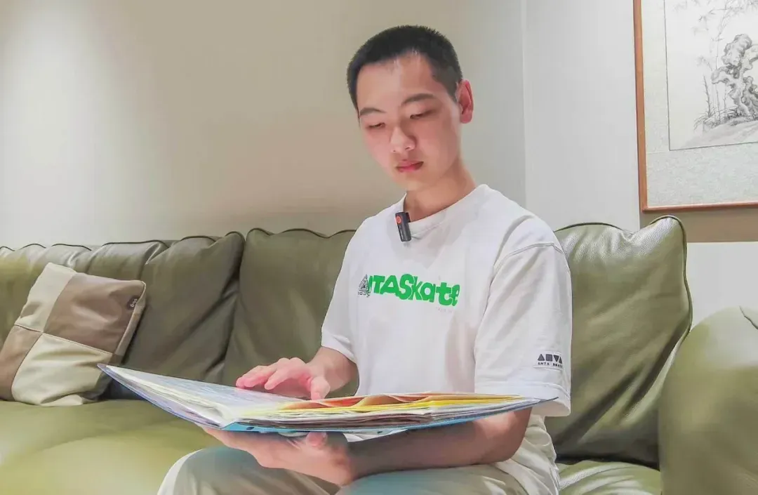 福建晋江的一对龙凤胎兄妹
